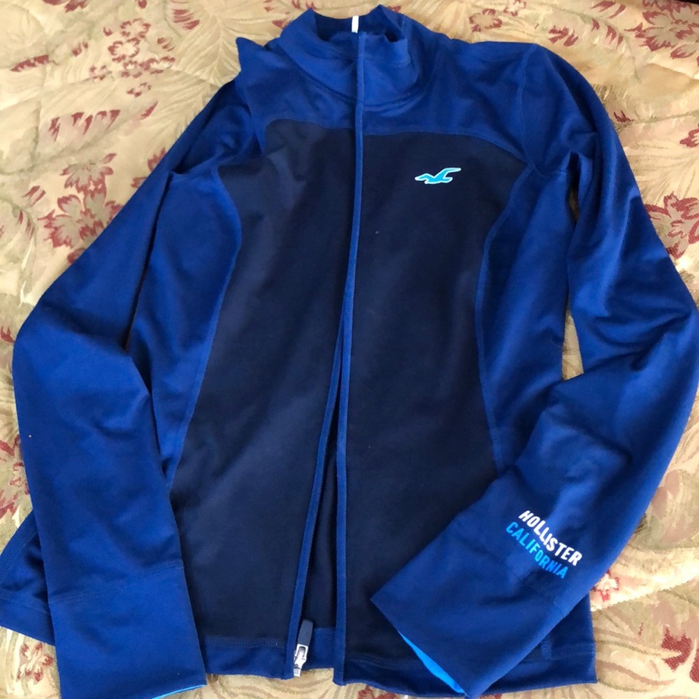 Hollister sport top great conduction